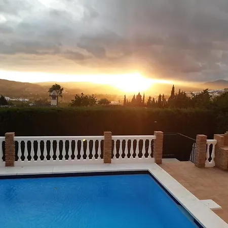 Villa Beautiful 9 Bedroom With And Pool. Málaga