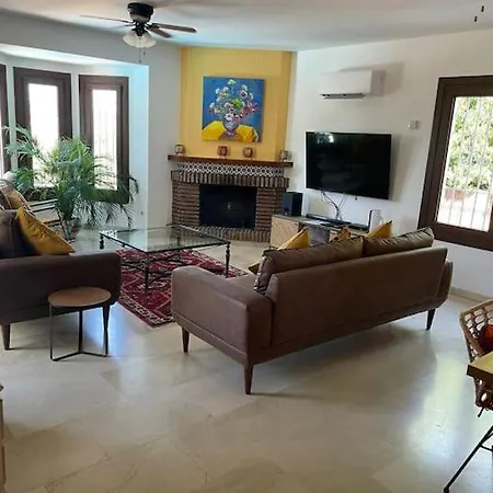 Villa Beautiful 9 Bedroom With And Pool.