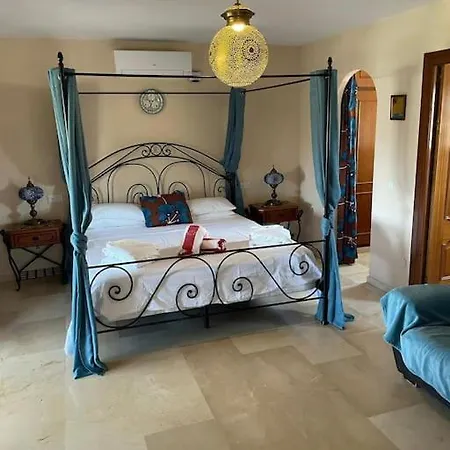 Villa Beautiful 9 Bedroom With And Pool.