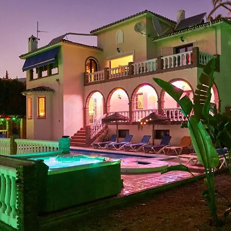 Beautiful 9 Bedroom With And Pool. *