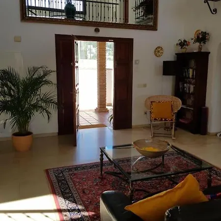 Beautiful 9 Bedroom With And Pool.
