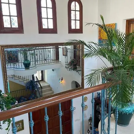 Beautiful 9 Bedroom With And Pool. Villa *