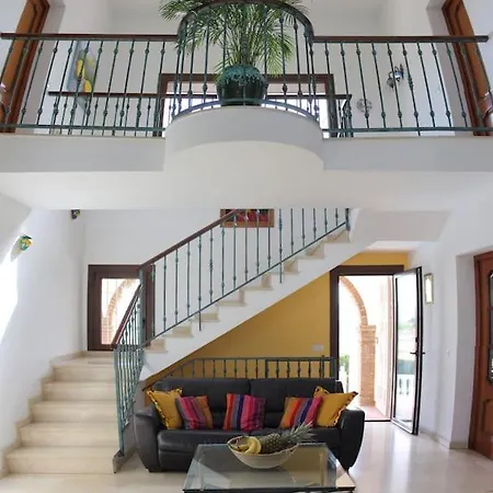 Beautiful 9 Bedroom With And Pool. Villa Malaga