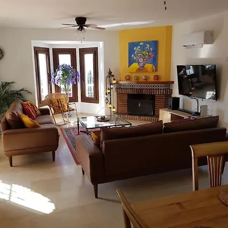 Beautiful 9 Bedroom With And Pool. *
