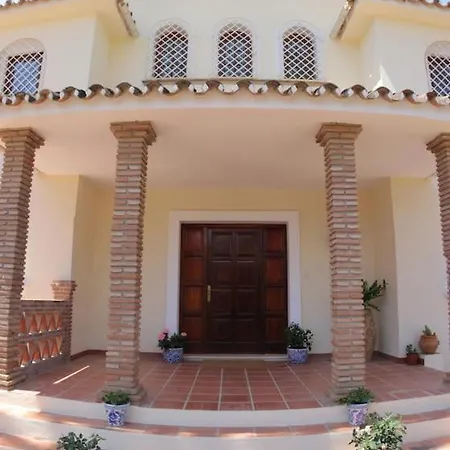 Villa Beautiful 9 Bedroom With And Pool. *