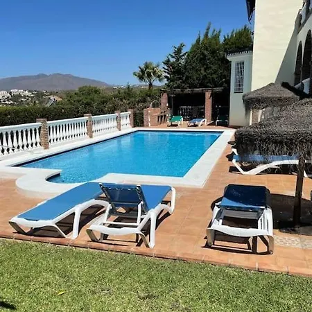 Villa Beautiful 9 Bedroom With And Pool.
