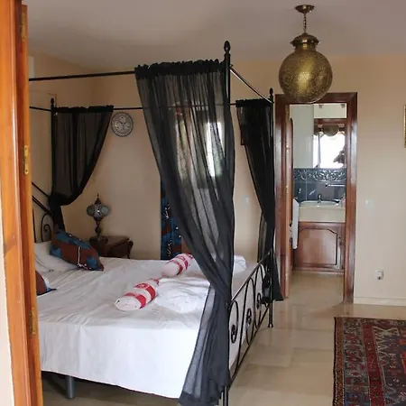Beautiful 9 Bedroom With And Pool. Villa *
