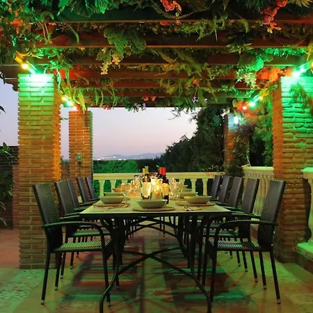 Beautiful 9 Bedroom With And Pool. Villa